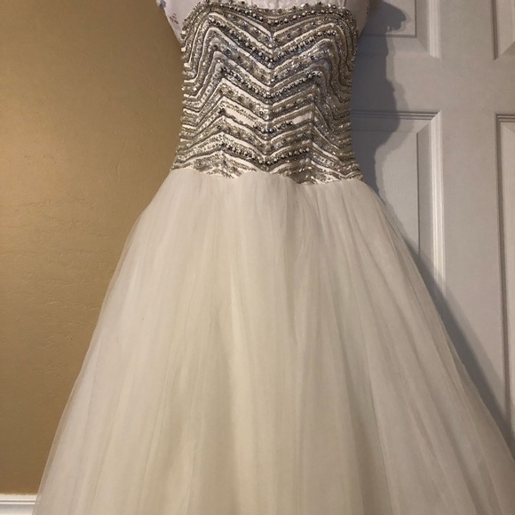 Ivory White Wedding Dress - Picture 2 of 7